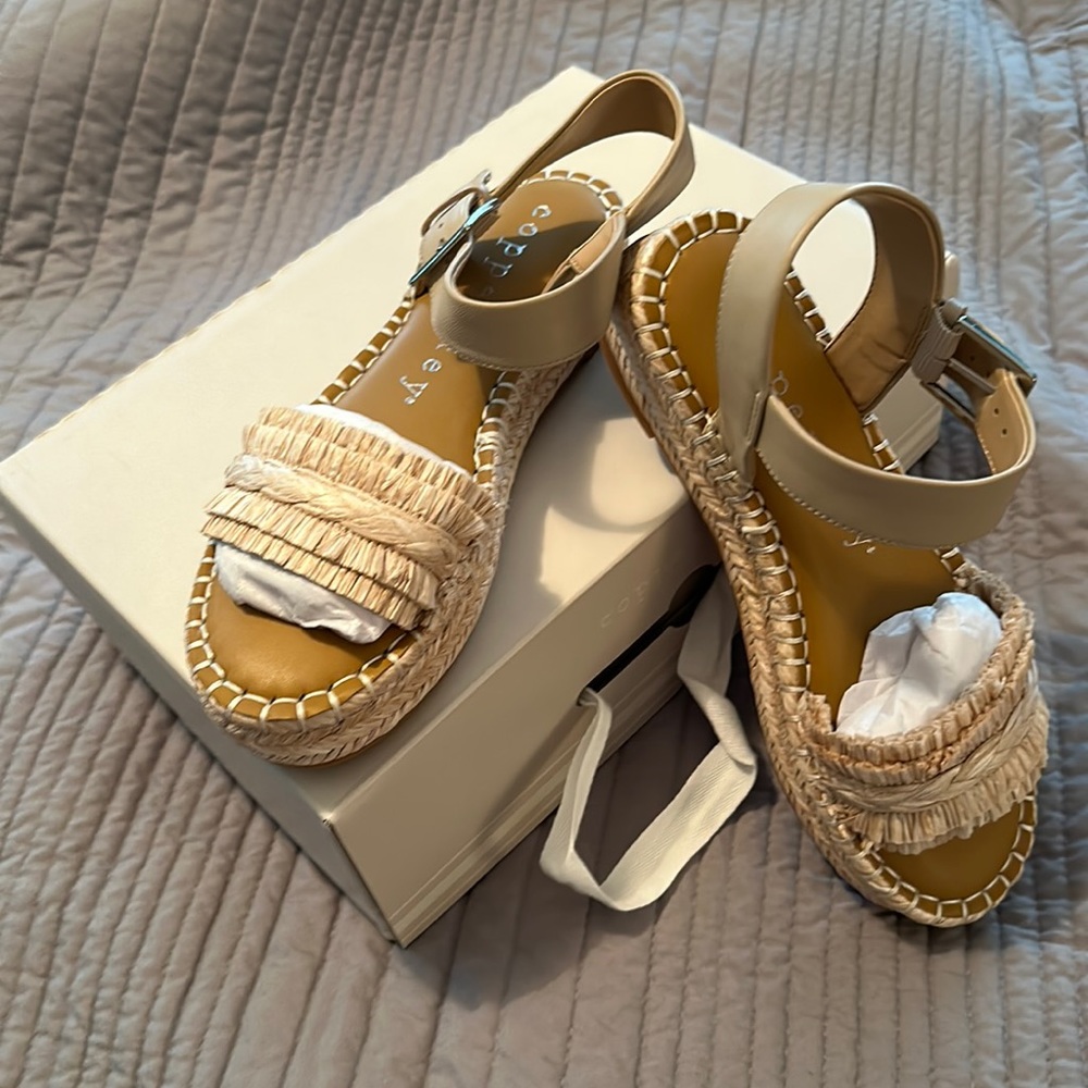 NWT Copper Key sandal size 8